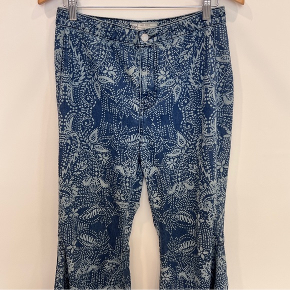❤️💜💙💛 FREE PEOPLE Blue Float On Flare Jeans Embroidered Paisley Jeans Size 28 - Picture 4 of 16